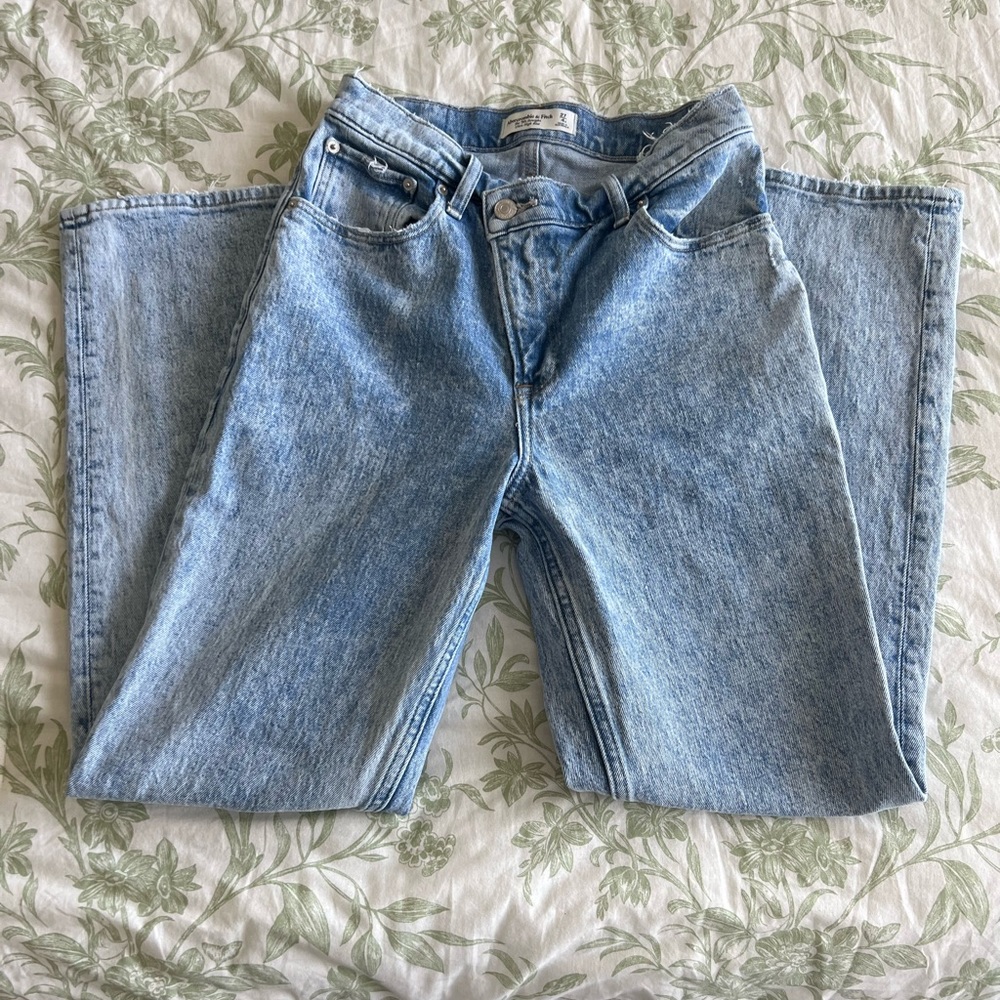 Abercrombie & Fitch Crossover 90’s Straight Ultra High Rise Jeans